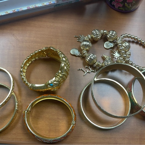 LOT Lilly Pulitzer bracelets 9 gold, and pattern, charm, bracelets & bangles - Picture 2 of 14